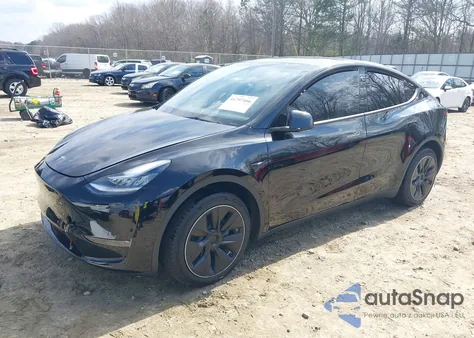 2023 Tesla Model Y Awd/Long Range Dual Motor All-Wheel Drive z USA, uszkodzony, nr VIN 7SAYGDEEXPA027342